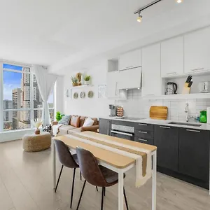 Apartment King Bed, Amazing View, Free Parking, Toronto