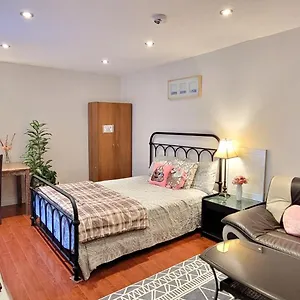Homestay Mainfloor Spacious In, Toronto