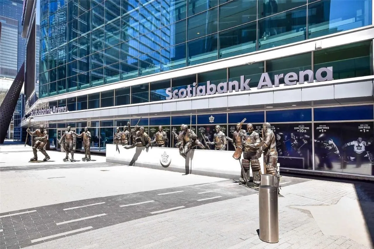 Luxury Downtown Toronto 2 Bedroom Suite With City And Lake Views And Free Parking