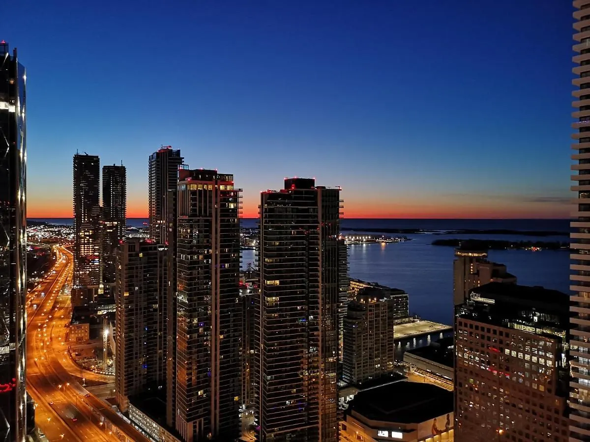 Luxury Downtown Toronto 2 Bedroom Suite With City And Lake Views And Free Parking Canada
