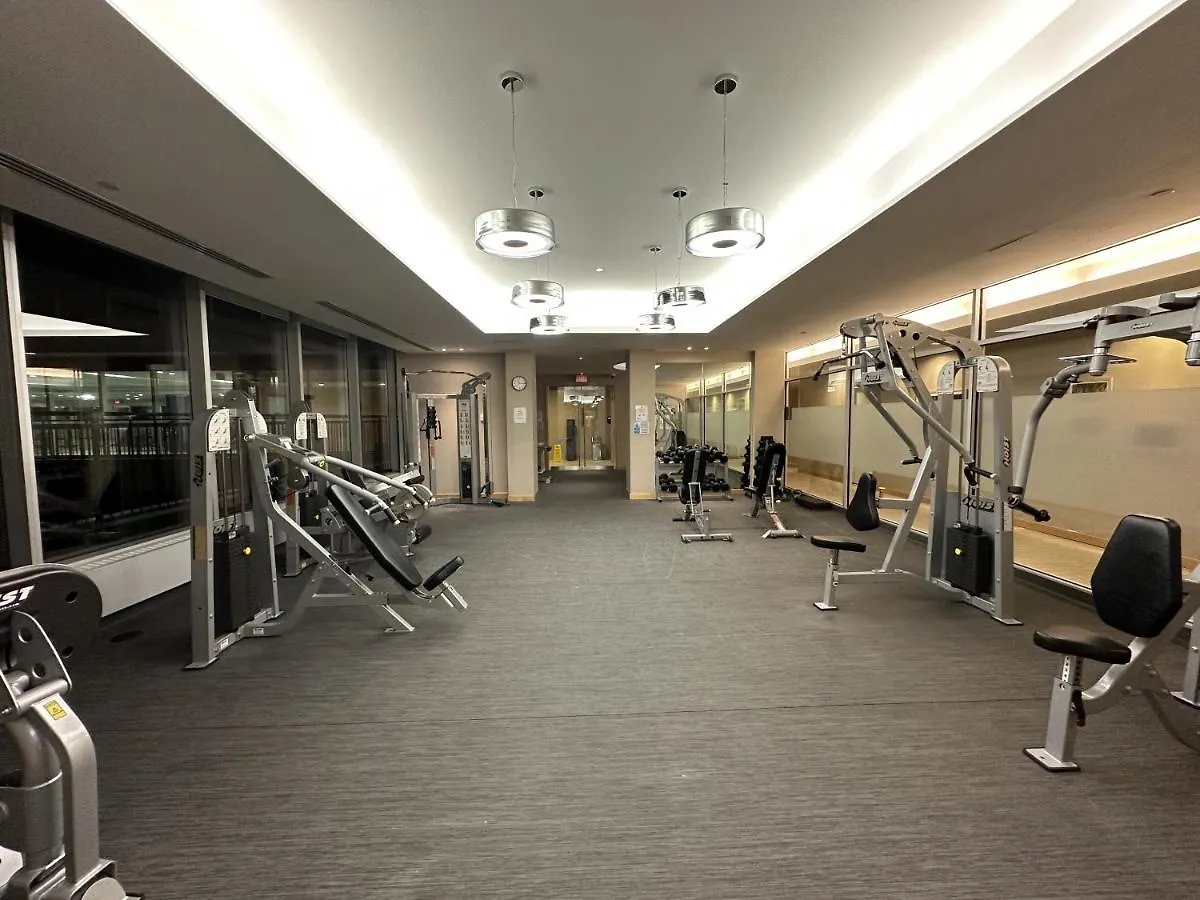 Luxury Downtown Toronto 2 Bedroom Suite With City And Lake Views And Free Parking 0*,  캐나다