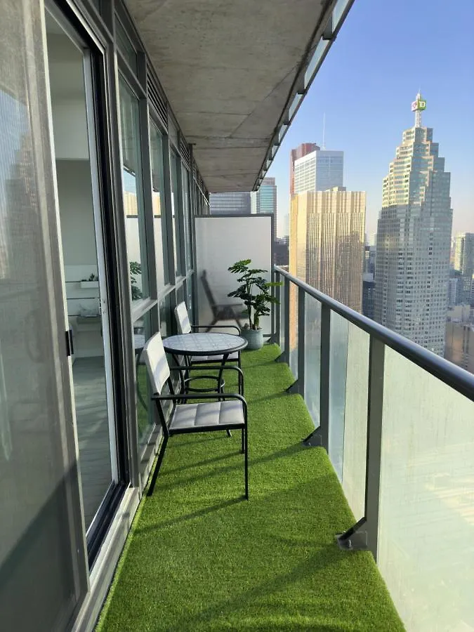 Luxury Downtown Toronto 2 Bedroom Suite With City And Lake Views And Free Parking 0*,