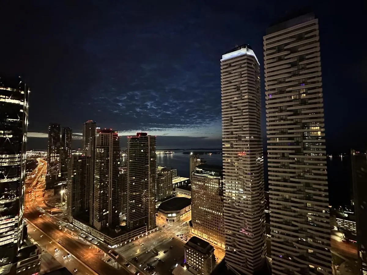 Luxury Downtown Toronto 2 Bedroom Suite With City And Lake Views And Free Parking