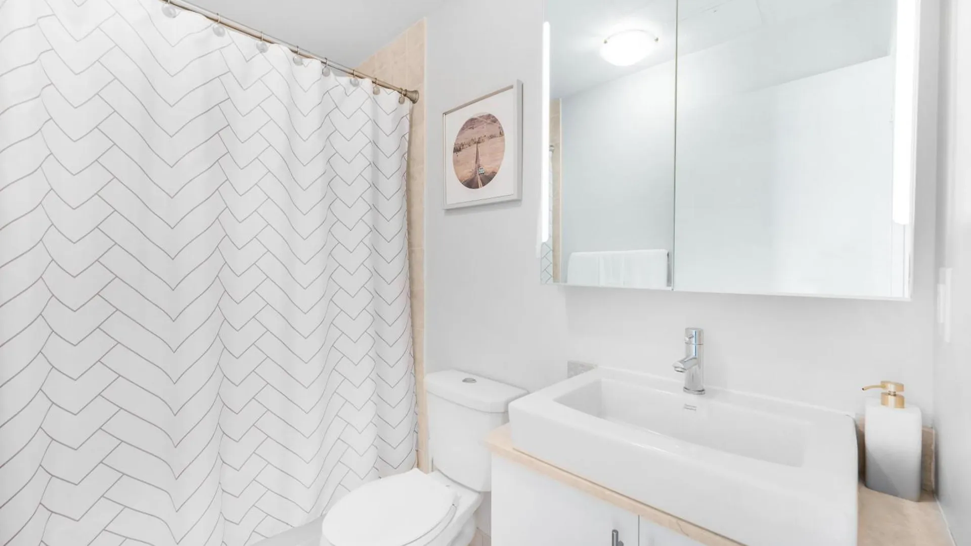Luxury Downtown Toronto 2 Bedroom Suite With City And Lake Views And Free Parking 0*,  Canada