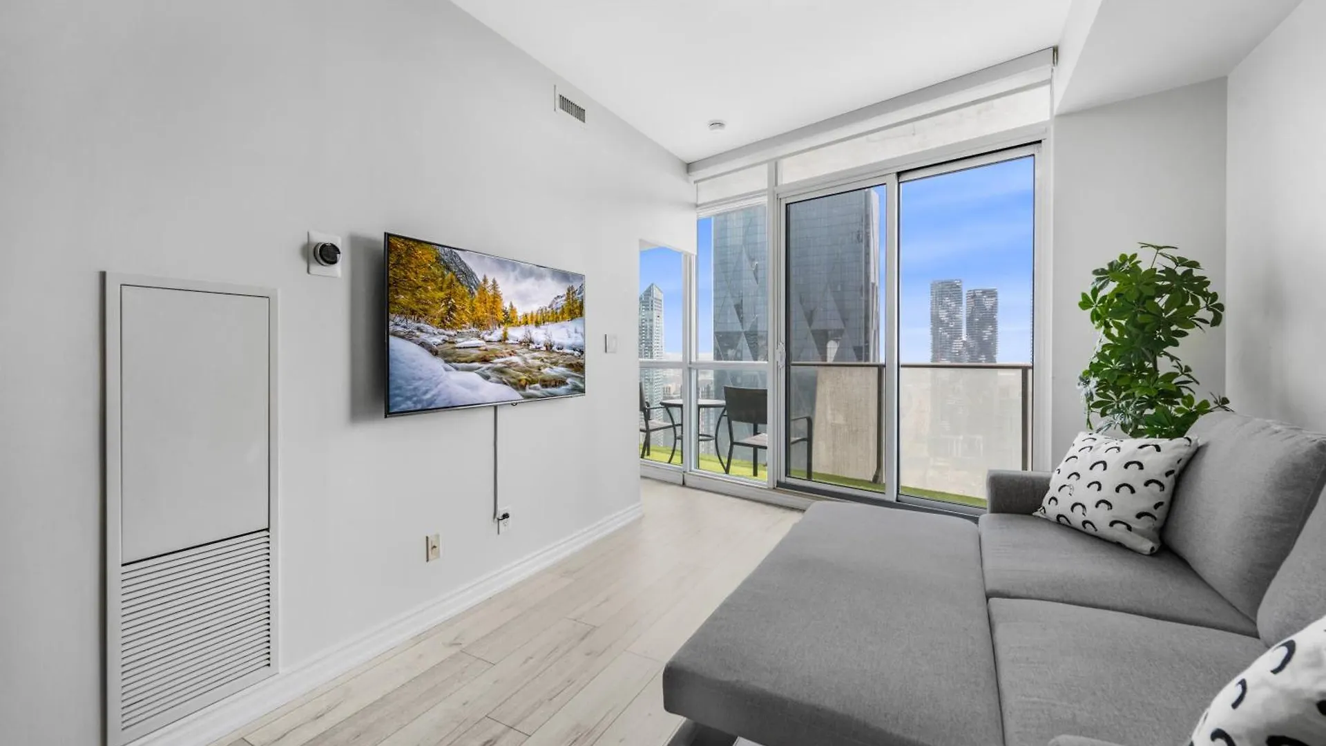 Luxury Downtown Toronto 2 Bedroom Suite With City And Lake Views And Free Parking 0*,  캐나다
