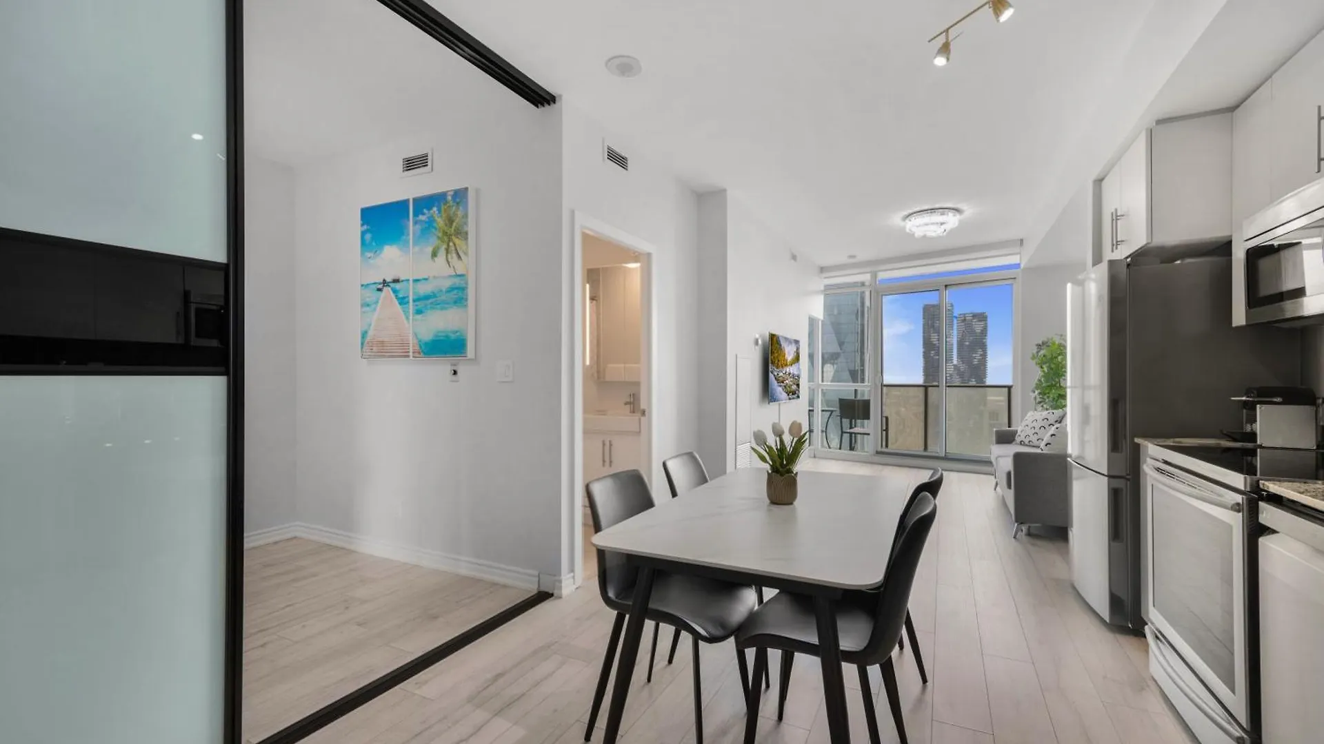 Apartment Luxury Downtown Toronto 2 Bedroom Suite With City And Lake Views And Free Parking Canada