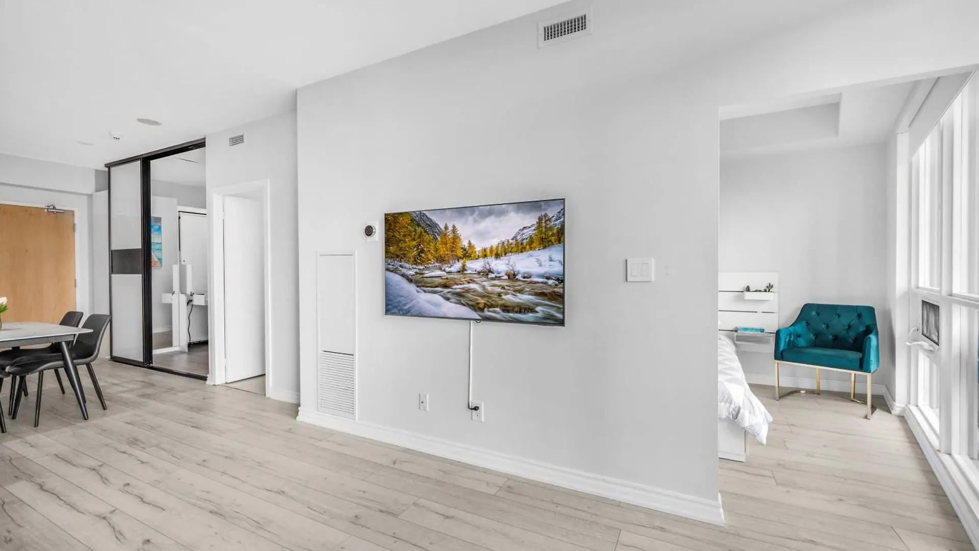 Luxury Downtown Toronto 2 Bedroom Suite With City And Lake Views And Free Parking 0*,  Canada