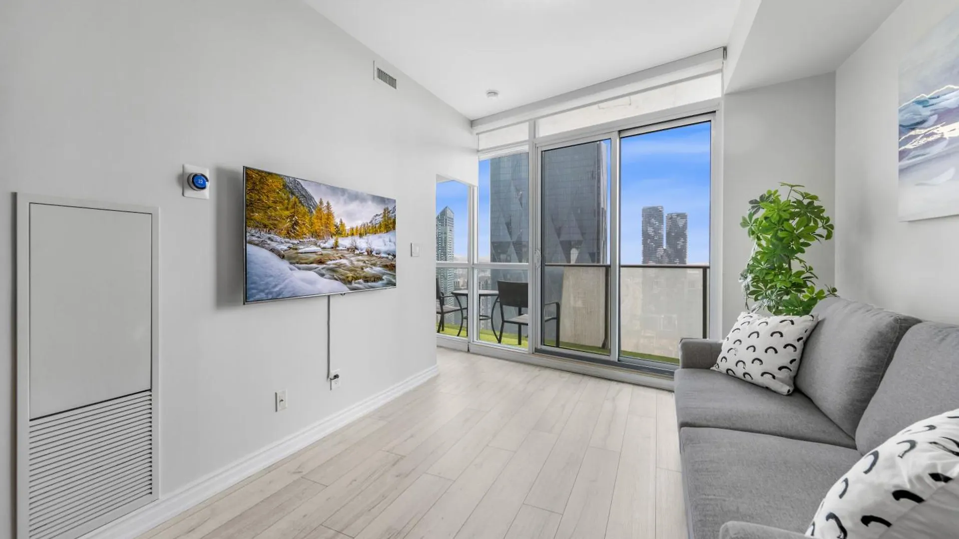 Apartment Luxury Downtown Toronto 2 Bedroom Suite With City And Lake Views And Free Parking