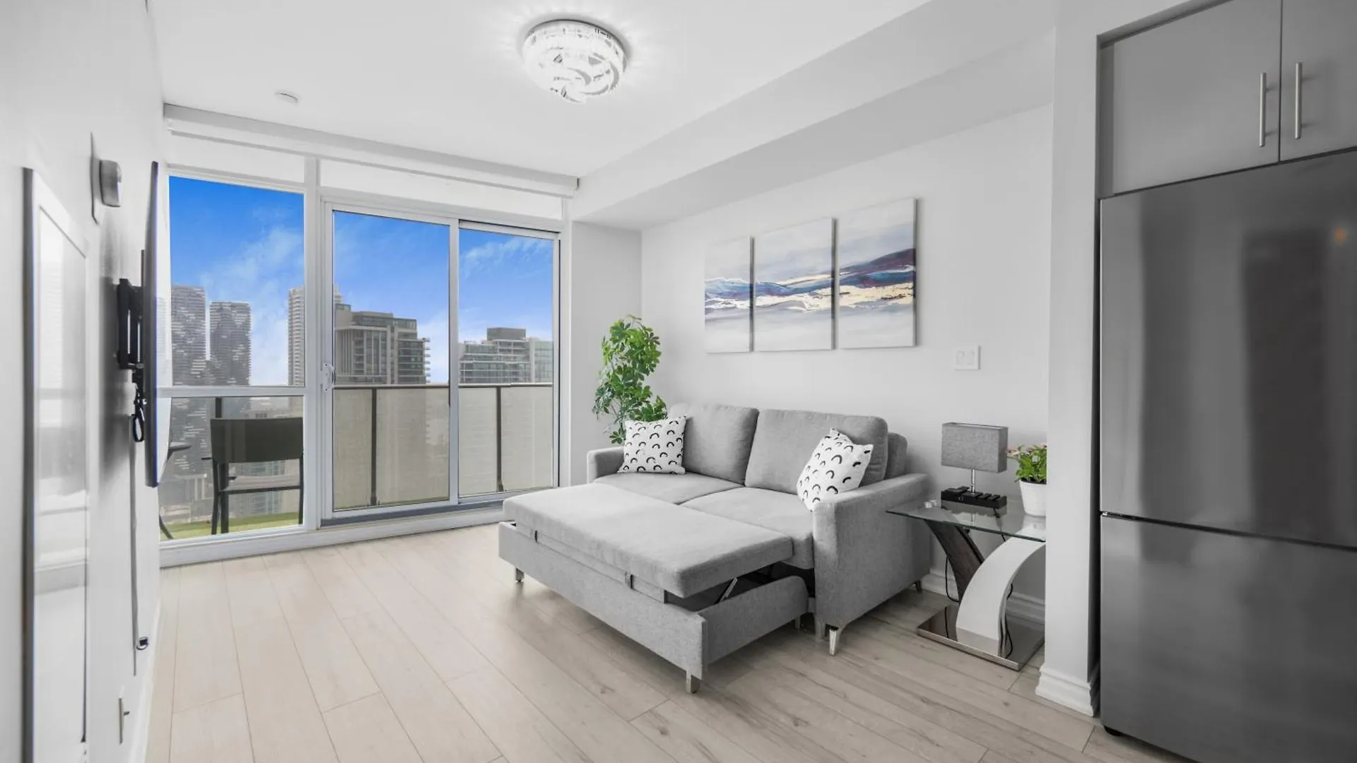 Luxury Downtown Toronto 2 Bedroom Suite With City And Lake Views And Free Parking Apartment