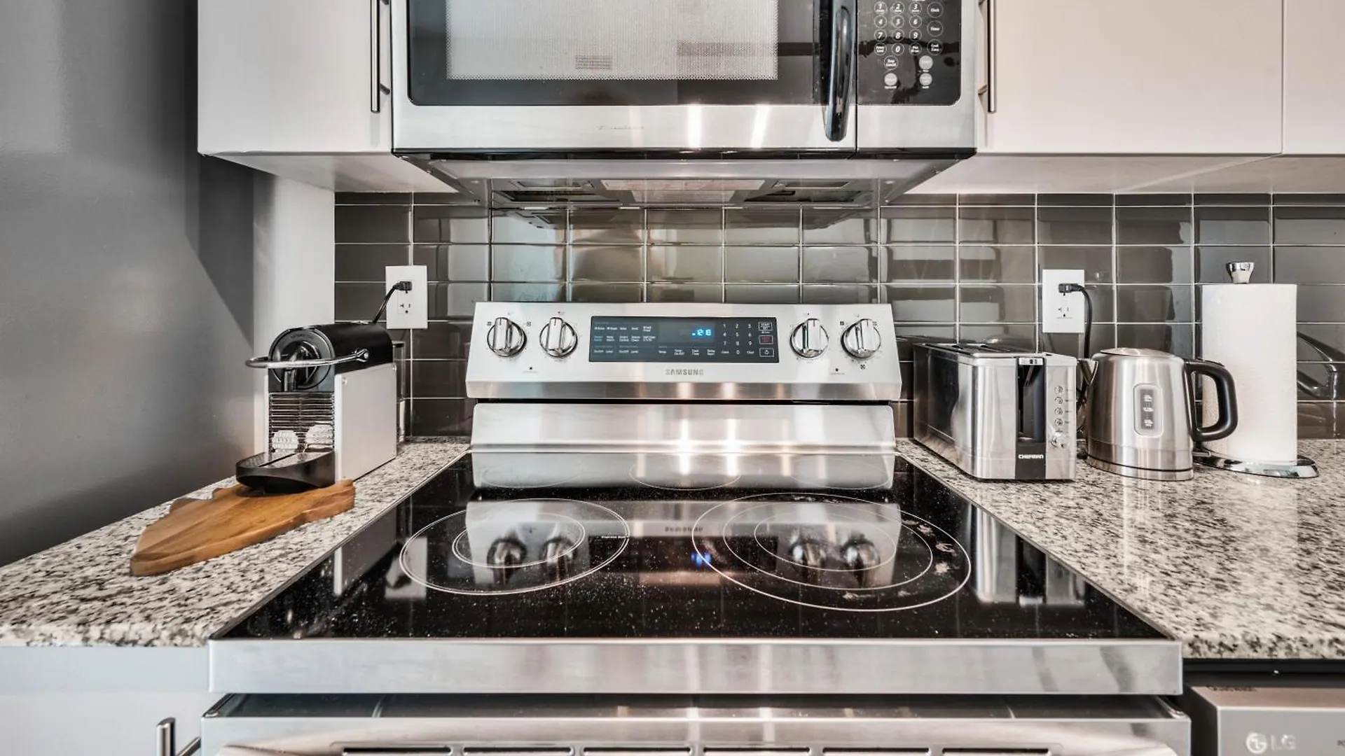 Apartment Luxury Downtown Toronto 2 Bedroom Suite With City And Lake Views And Free Parking Canada