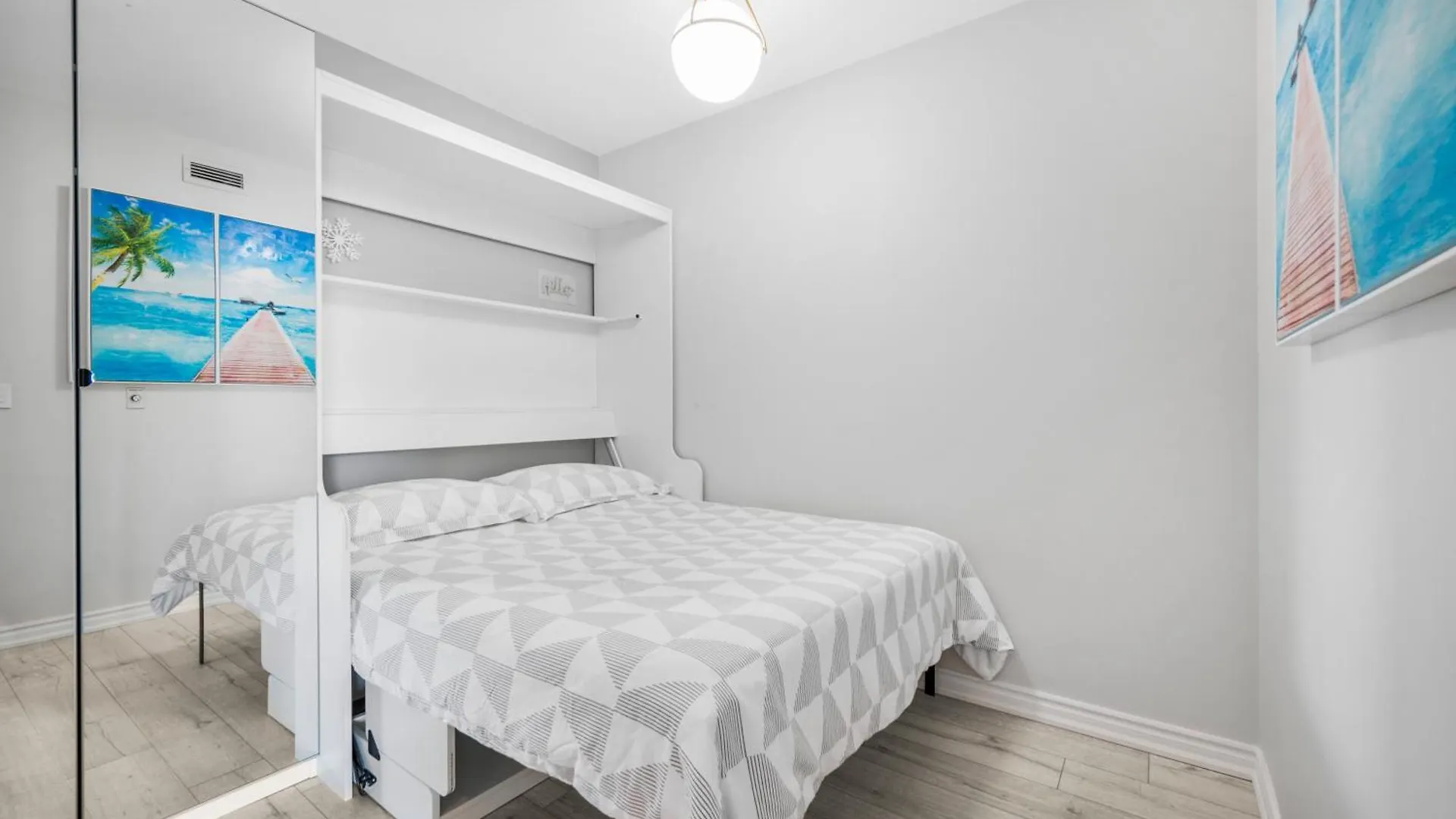 Luxury Downtown Toronto 2 Bedroom Suite With City And Lake Views And Free Parking